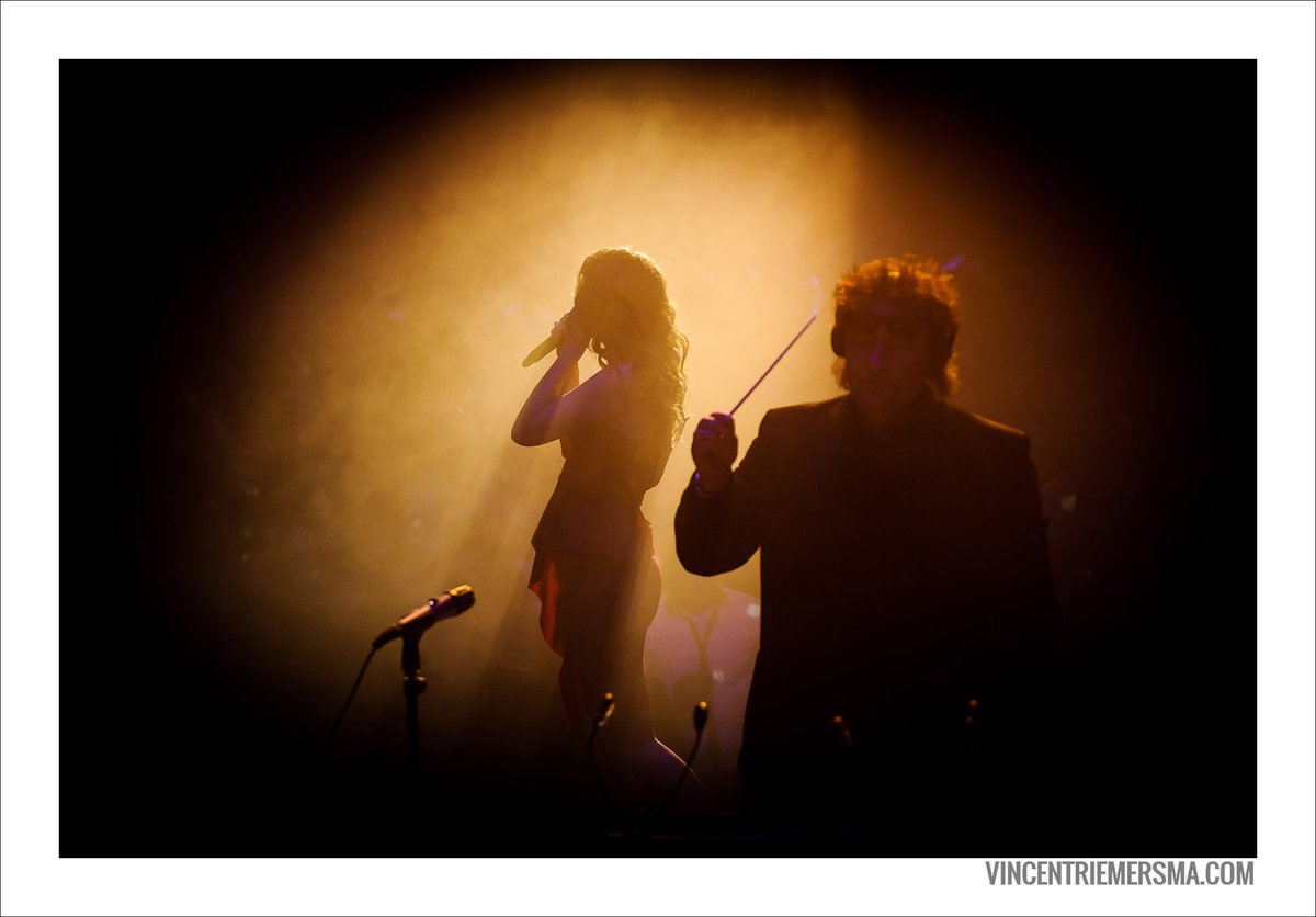 #MauriceLuttikhuis en zijn orkest en <a href="/esmeeworld/">Esmée Denters</a> betoveren samen het gehele #Philharmonie in haarlem #symphony31