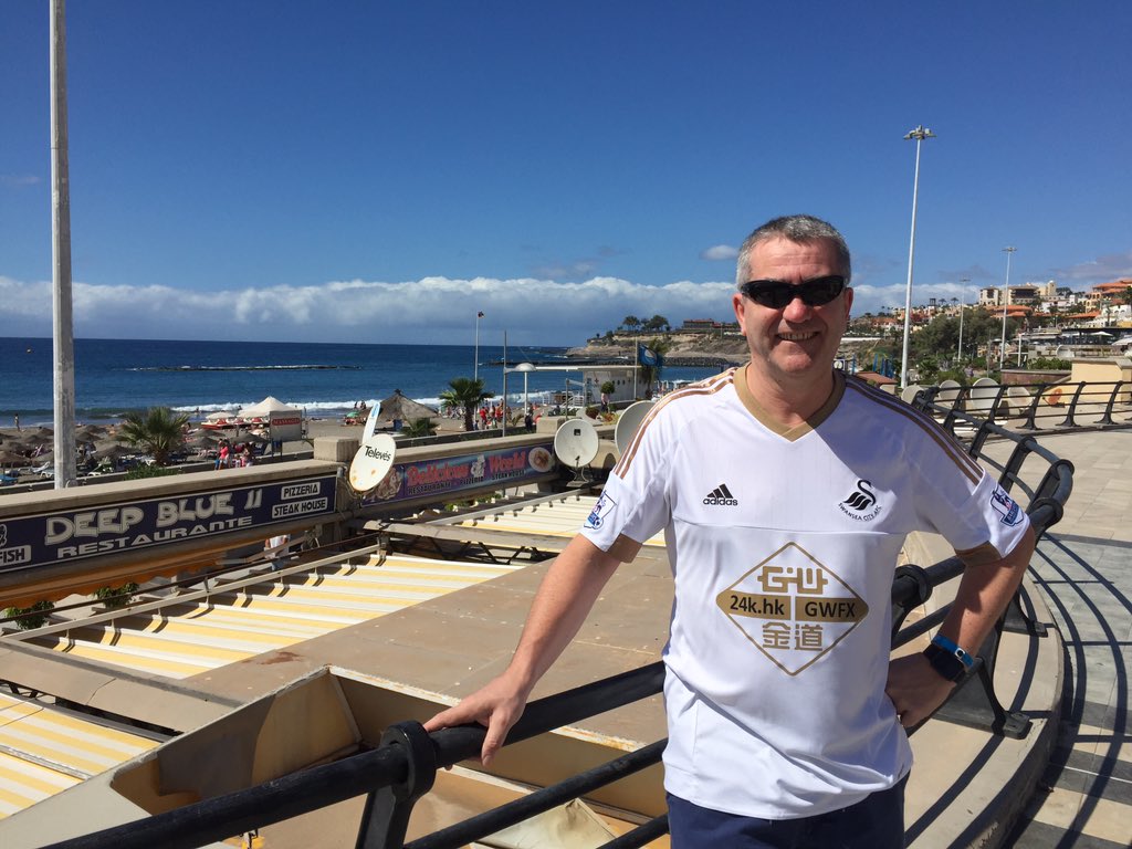 cmustad's tweet image. @SwansOfficial @SpursOfficial @johnvanzweden Just before kickoff in Tenerife #comeonswans