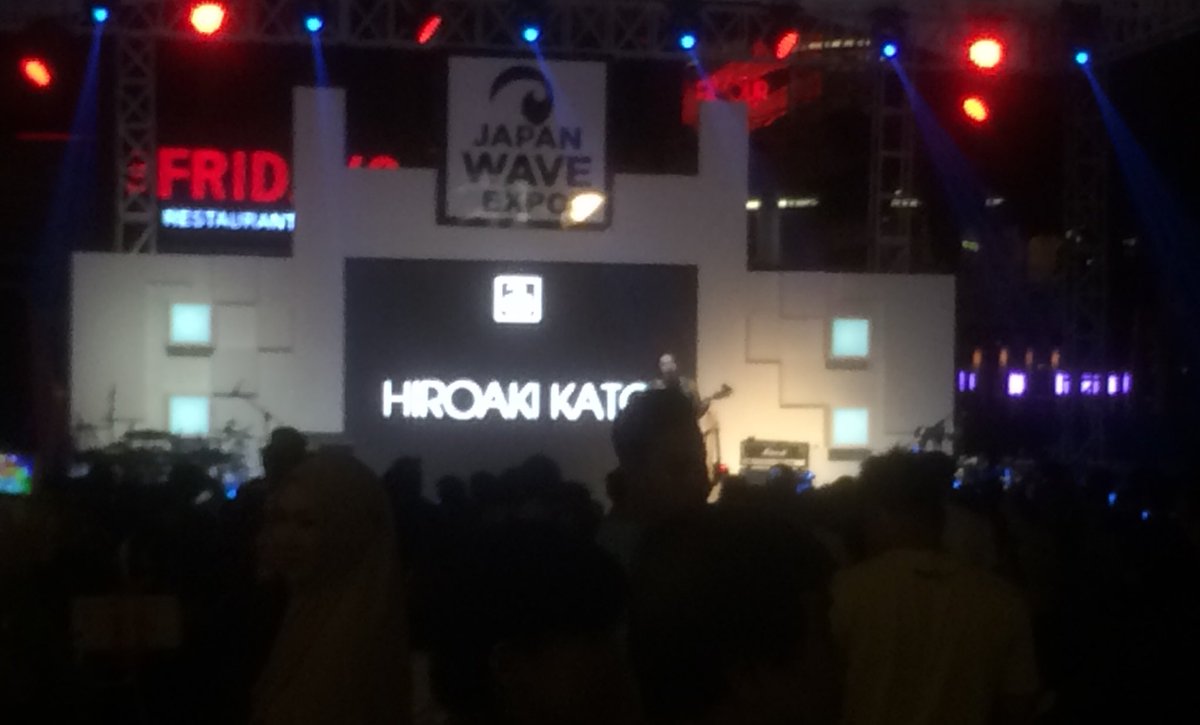 Tiba" ketemu sama Fashion Blogger favorite aku Elle&amp;Jess, nonton performance dari guest starnya juga, senang banget😊