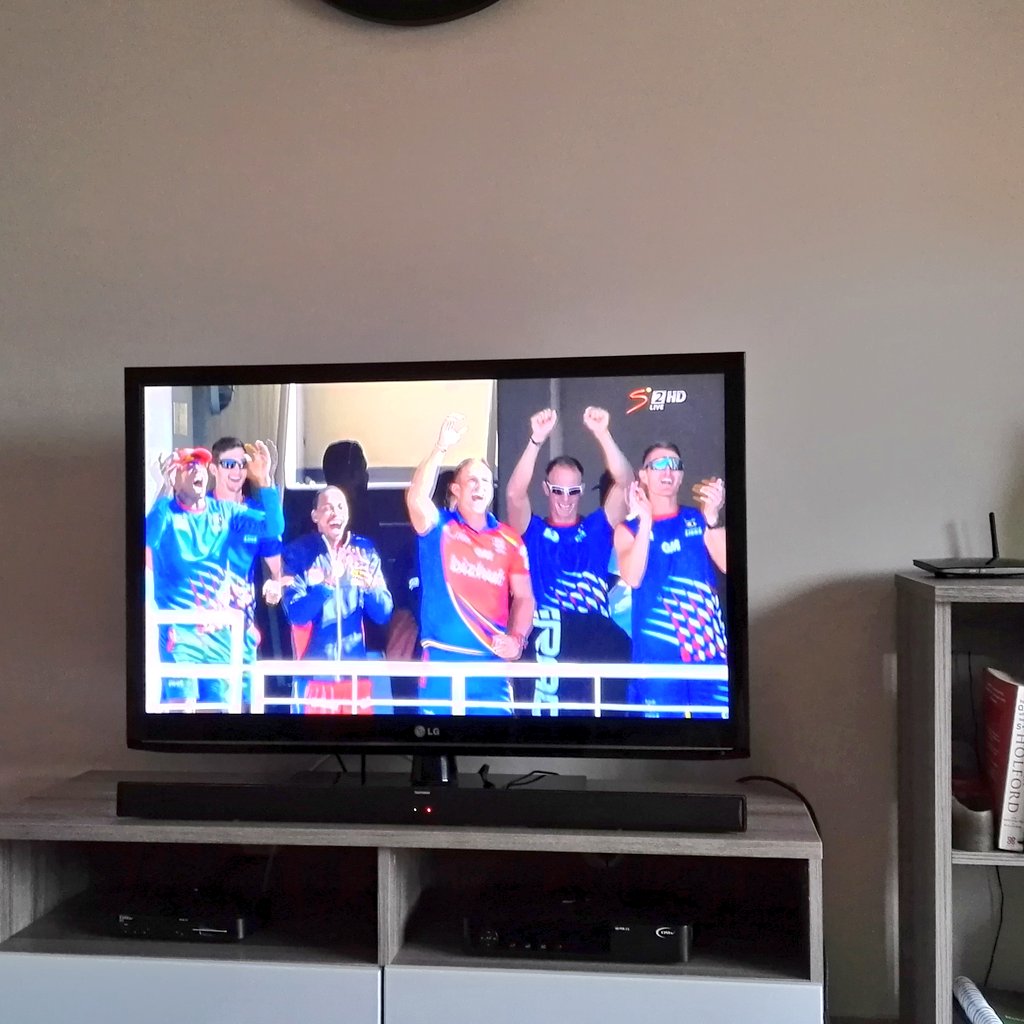 Lara van der Dussen tweet media