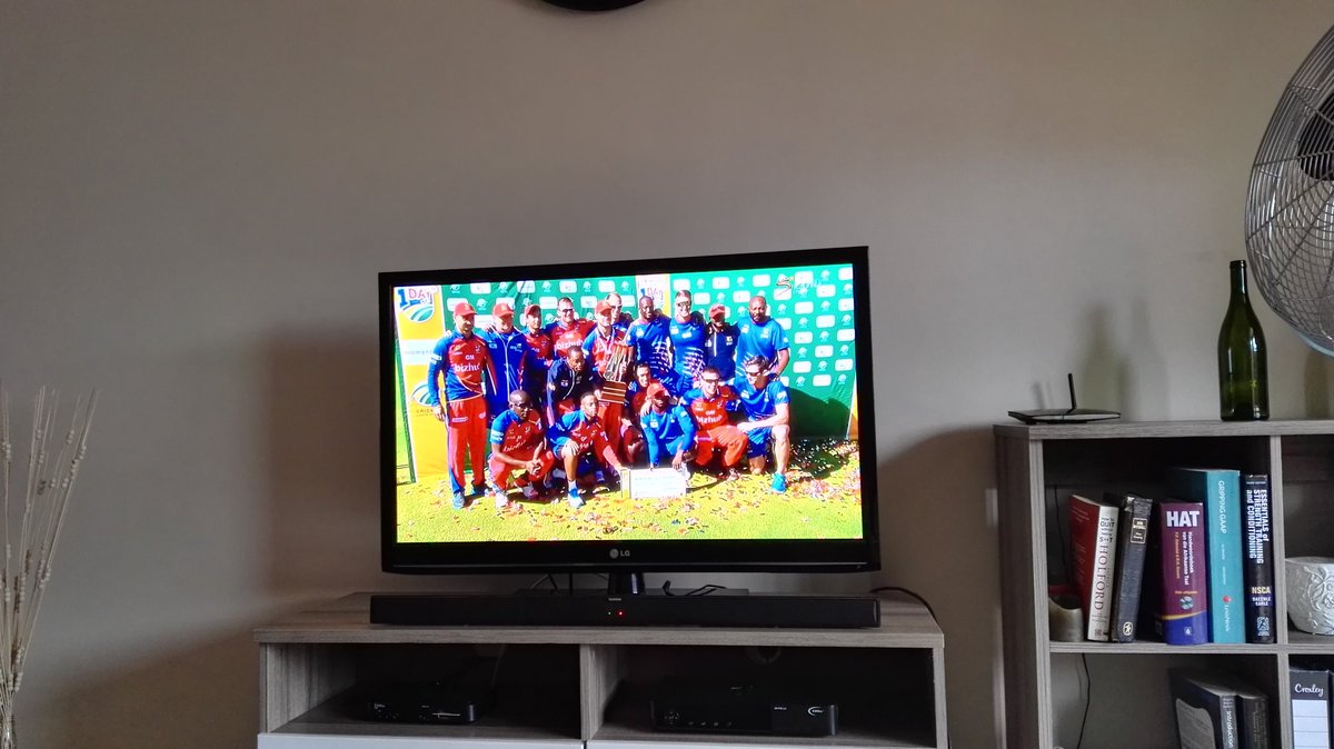 And that is it!! Momentum One Day Cup CHAMPIONS!!!! 🏆🏆 Well done guys!! @HighveldLions #champions #proud