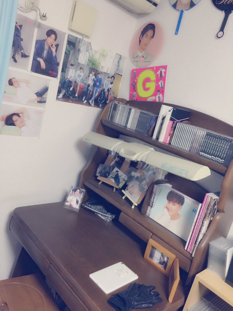 ALLkpopluv410's tweet image. 壁の整理完了(｀･ω･´)ゞ
うちわ飾ったはいいけど…
ｸﾞｧﾝｽと団体が目の前で
売り切れて買えなかった(๑o̴̶̷̥᷅﹏o̴̶̷̥᷅๑)
悔しすぎる…。

#超新星 
#こんな部屋でも引かないでね
#ilovecss