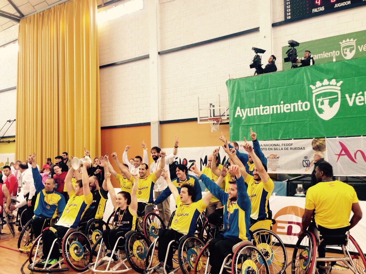 miguelvaquero_7's tweet photo. Campeones!!!! Gran trabajo equipo @cd_Ilunion 🏆🏆🏀🏀💪💪 @TerryBywater07 @islandboy015 @rafff75 @carverante @jm_artacho https://t.co/VuO4lB1Lwt