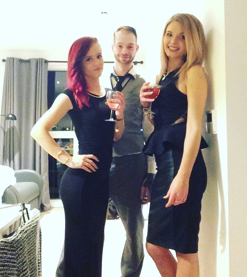 HannahJuicybits's tweet photo. Ready to for our Glam Party last night 👌🏻😍 Who else wants to call this work?! 🙊🙋🙋 #recruiting #selfemployed #LYB https://t.co/lVIoPnJmXb