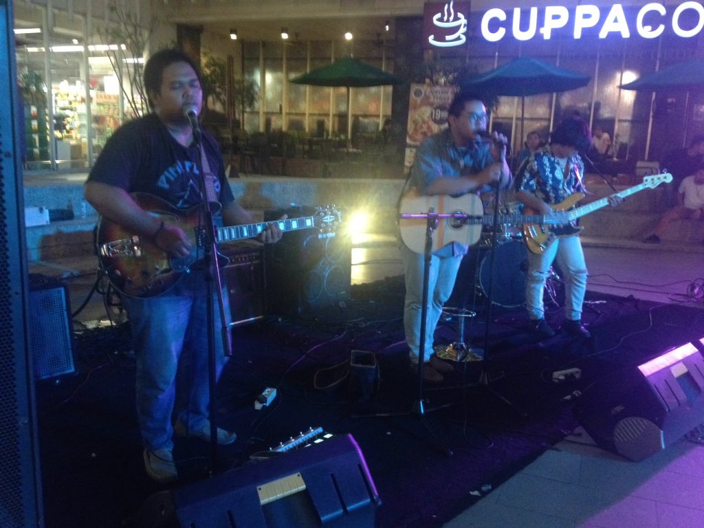 Sedang tampil <a href="/morshoff/">Morshofficial</a> dengan lagunya "Mantra"