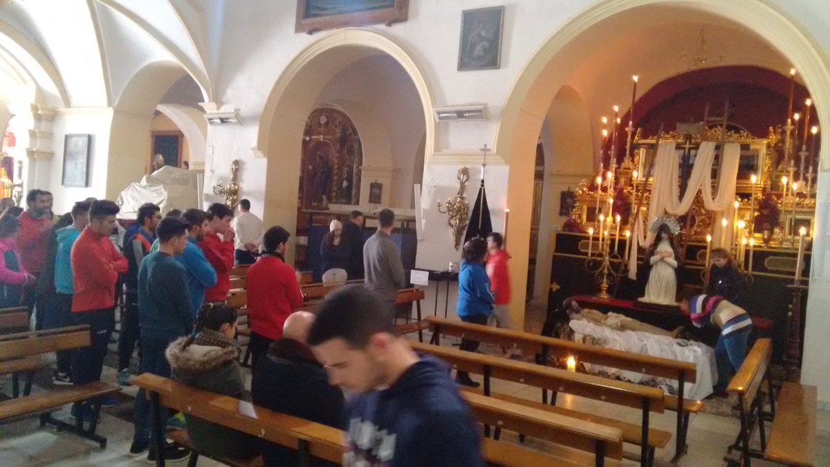Agradecer a <a href="/Cofrada_Esperan/">Hdad_Esperanza</a> su presencia con la cuadrilla del Señor de la Paz durante su ensayo en el besamanos.