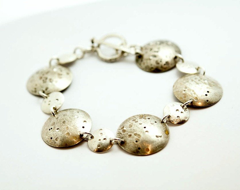 TheoryMinimal's tweet photo. sundayfraa: RT @VVelvet1: Silver Moon Bracelet, Orbiting… https://t.co/3y8LNm06Sq #TheoryM, #TheoryMin #theorym.in https://t.co/U86Z4Vm5SB