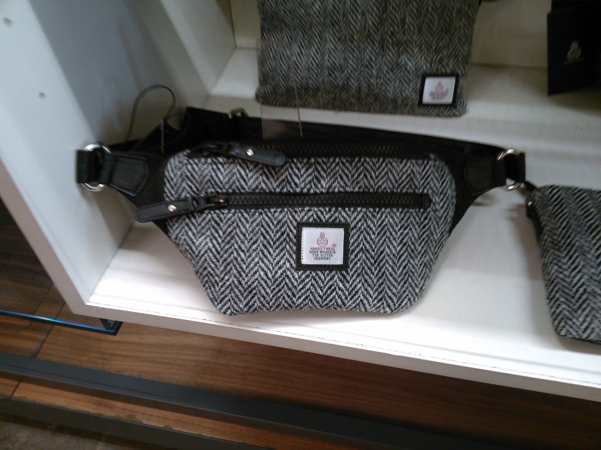 harrisupersonic's tweet photo. I just spotted this super fast piece of @harristweedauth, @Fellrunninbrief kit. #Tempted #TweedForSpeed https://t.co/0Ki8Jar4lc