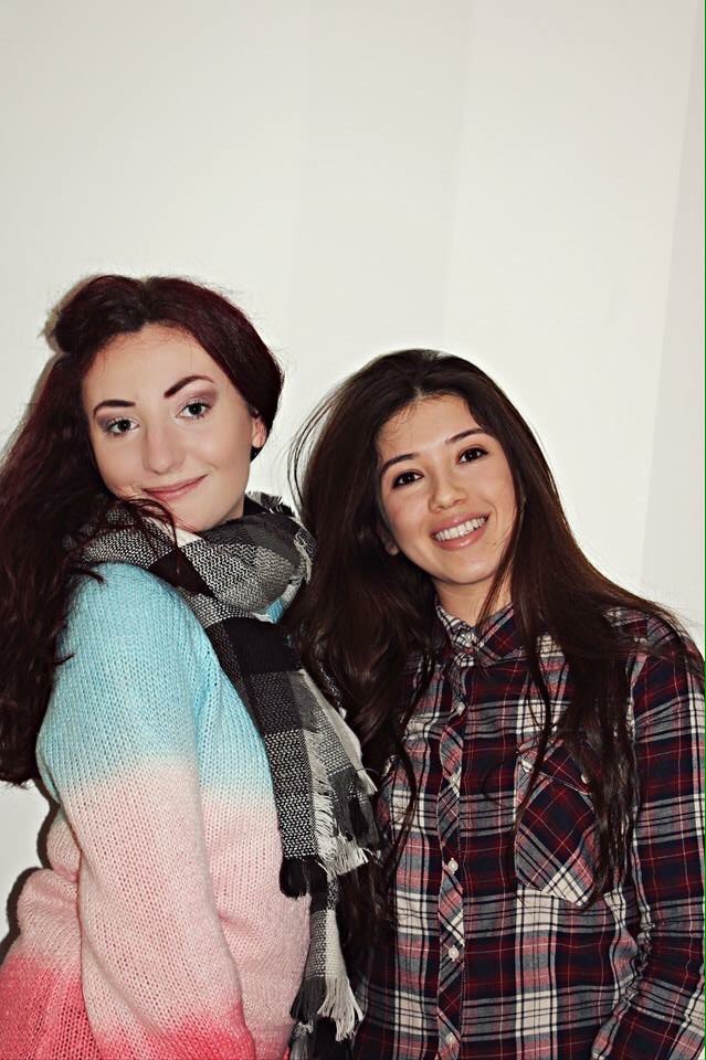 Emiraa_o's tweet photo. Dimanche de merde mdr tmtc @Juamericangirl mais contente de t'avoir revu ❤️❤️😍 #Friend#Love https://t.co/3C2o7KRgfo