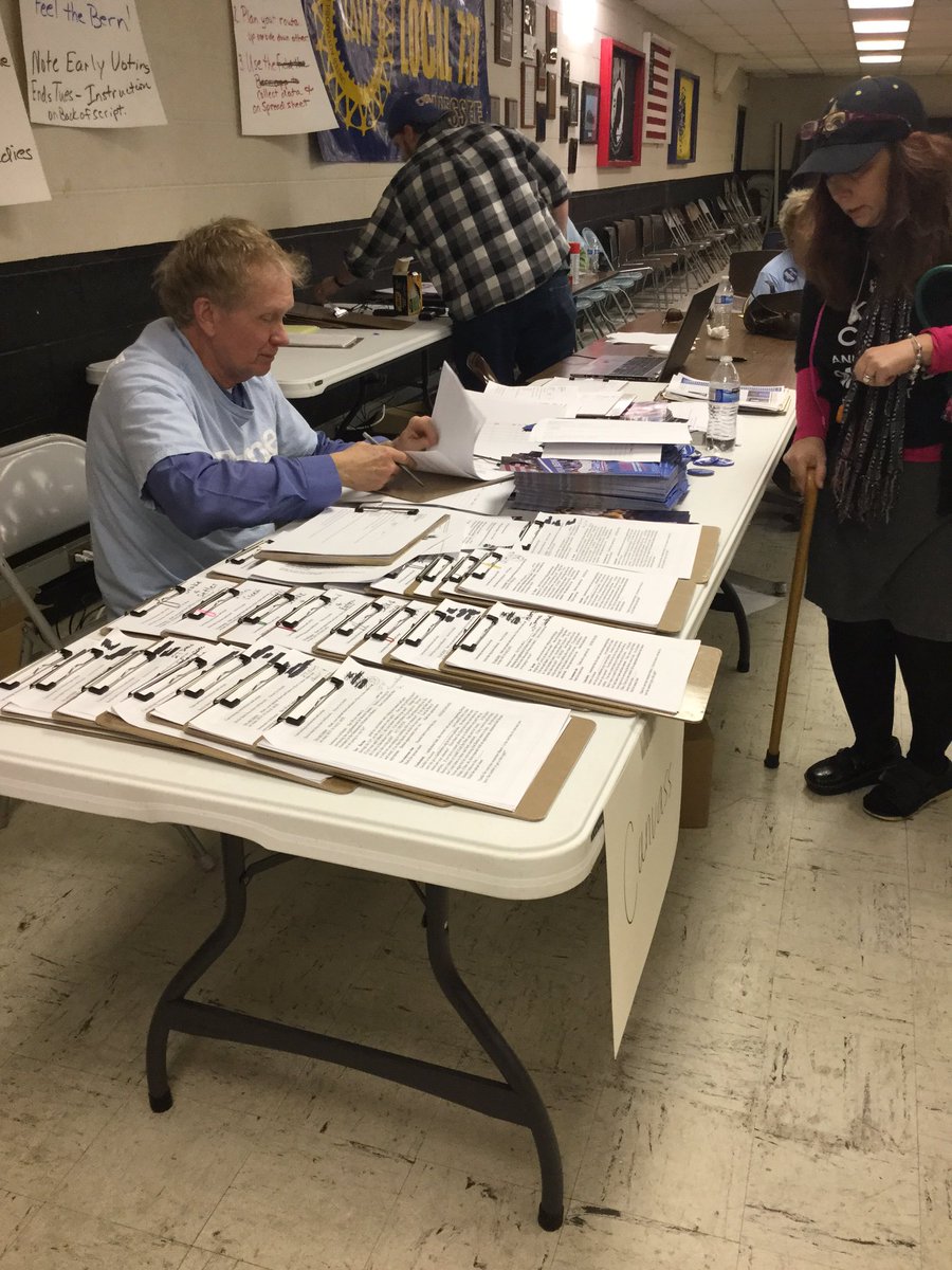 Nash4Bernie's tweet photo. Come out to 6207 centennial Blvd to help us phone bank ! There will be food, music and fun! #SundayFunday https://t.co/WZJlkZL9FZ