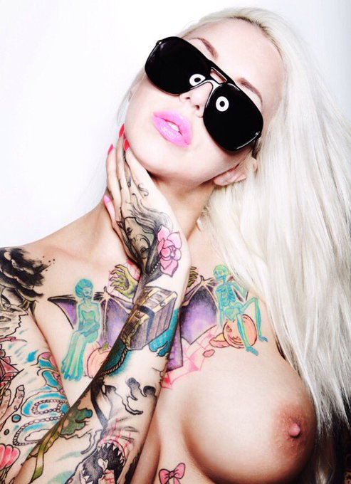 Hey Twitter, enjoy an uncensored nipple. Photo by @krispor #uncensored https://t.co/AsPwxIDg7c<a href="/tag/uncensored"class="tags"><span>#uncensored</span></a>