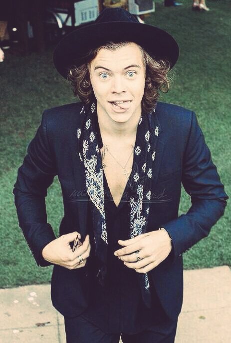 SmolPrincessH's tweet image. 📚 Literature professor, Mr. Tomlinson and art teacher, Mr Styles 📚