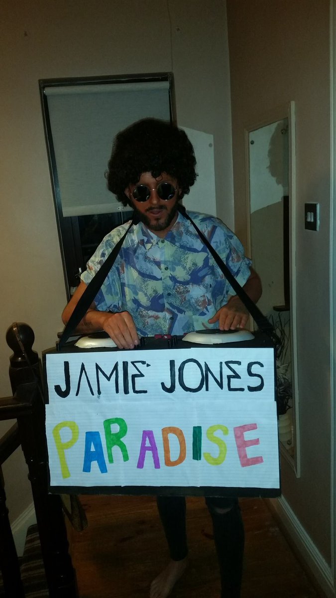 Justynedennis's tweet photo. @JamieJonesMusic he's hungry for the power, on his planet of space ships &amp;I his moan and grown 🌏🚀 https://t.co/pXYP4HOcje