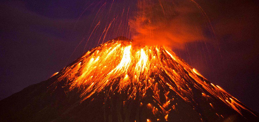 Incredibili immagini del Vulcano Tungurahua in Ecuador