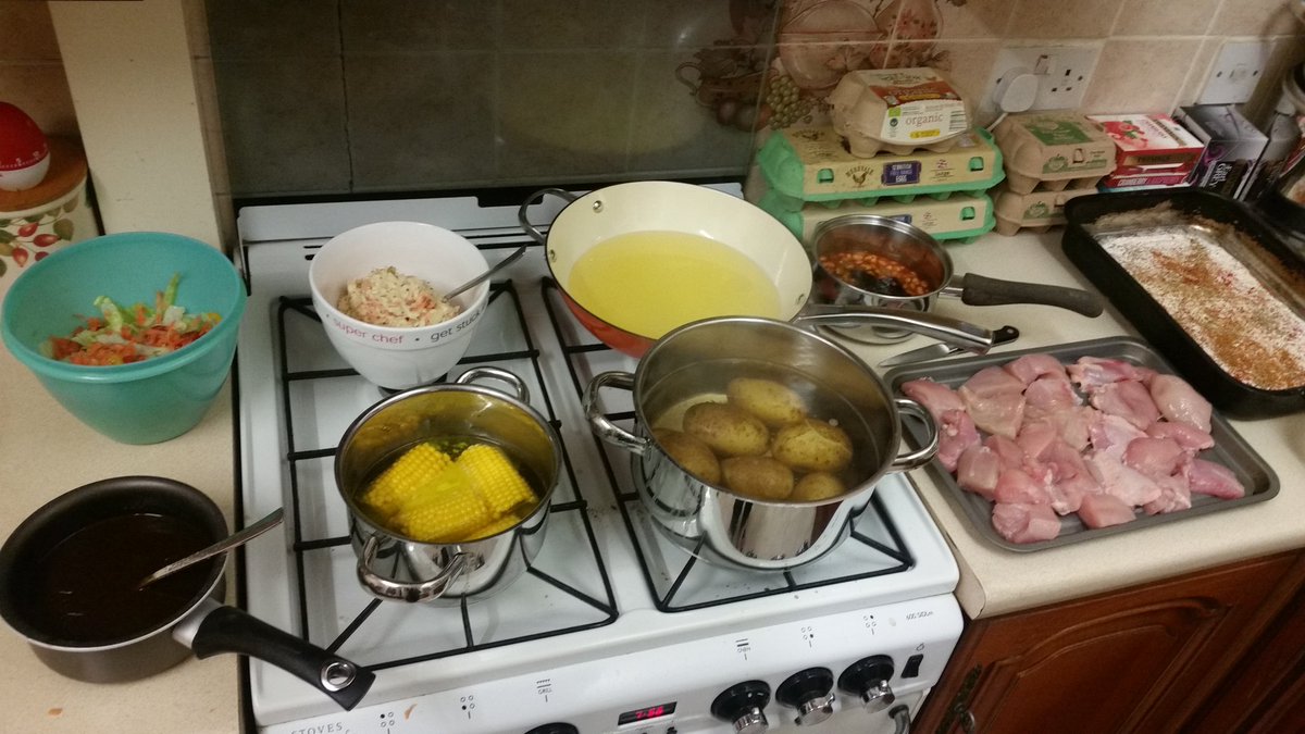 adbarker243's tweet photo. @m_harle kfc night at the barker house hold. #checkitout #gravy # chips #corn #beans #fingerlickingchicken #done https://t.co/Qgaphw0uw9