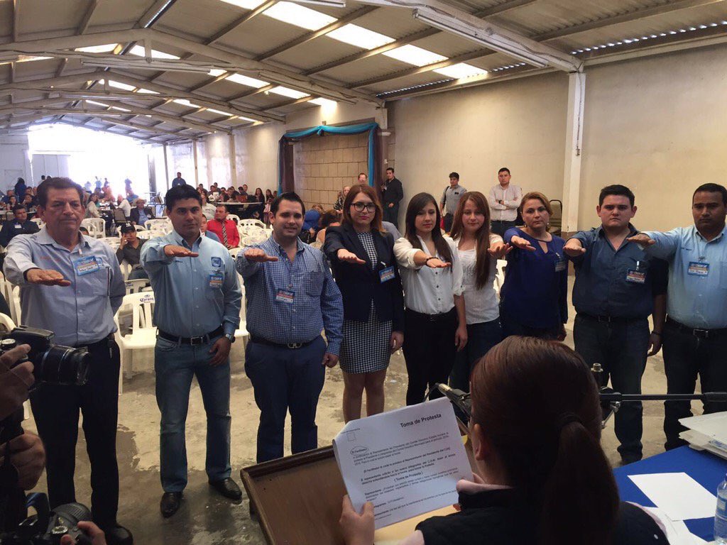 AJuvenilNL's tweet photo. Muchas felicidades a nuestra amiga @cecidelapaz que acaba de ser electa Presidenta del CDM #Cadereyta. #HechaEnAJ https://t.co/PpE55yX0dZ