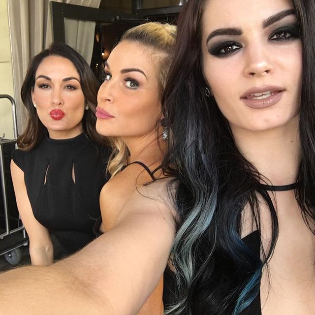 Glammed for the #Oscars. With my girls.