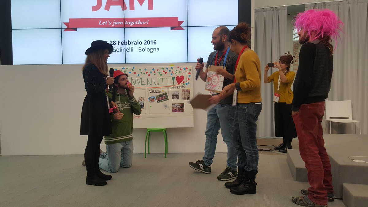 ServiceJamBO's tweet photo. Eightfulleight presenta "Noi Nido" con un simpaticissimo sketch improvvisato #BOsjam #GSJam #thisiswhywejam https://t.co/gLhnIbSjvK