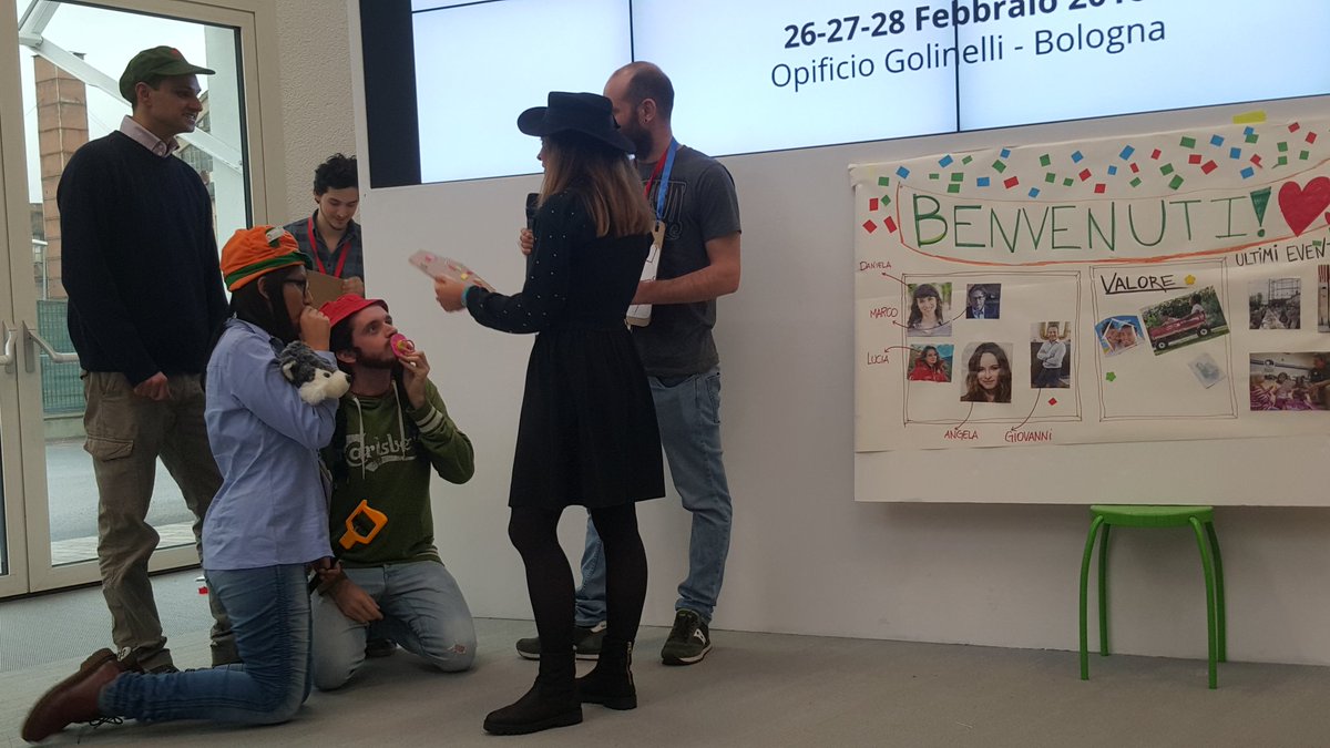 ServiceJamBO's tweet photo. Eightfulleight presenta "Noi Nido" con un simpaticissimo sketch improvvisato #BOsjam #GSJam #thisiswhywejam https://t.co/gLhnIbSjvK