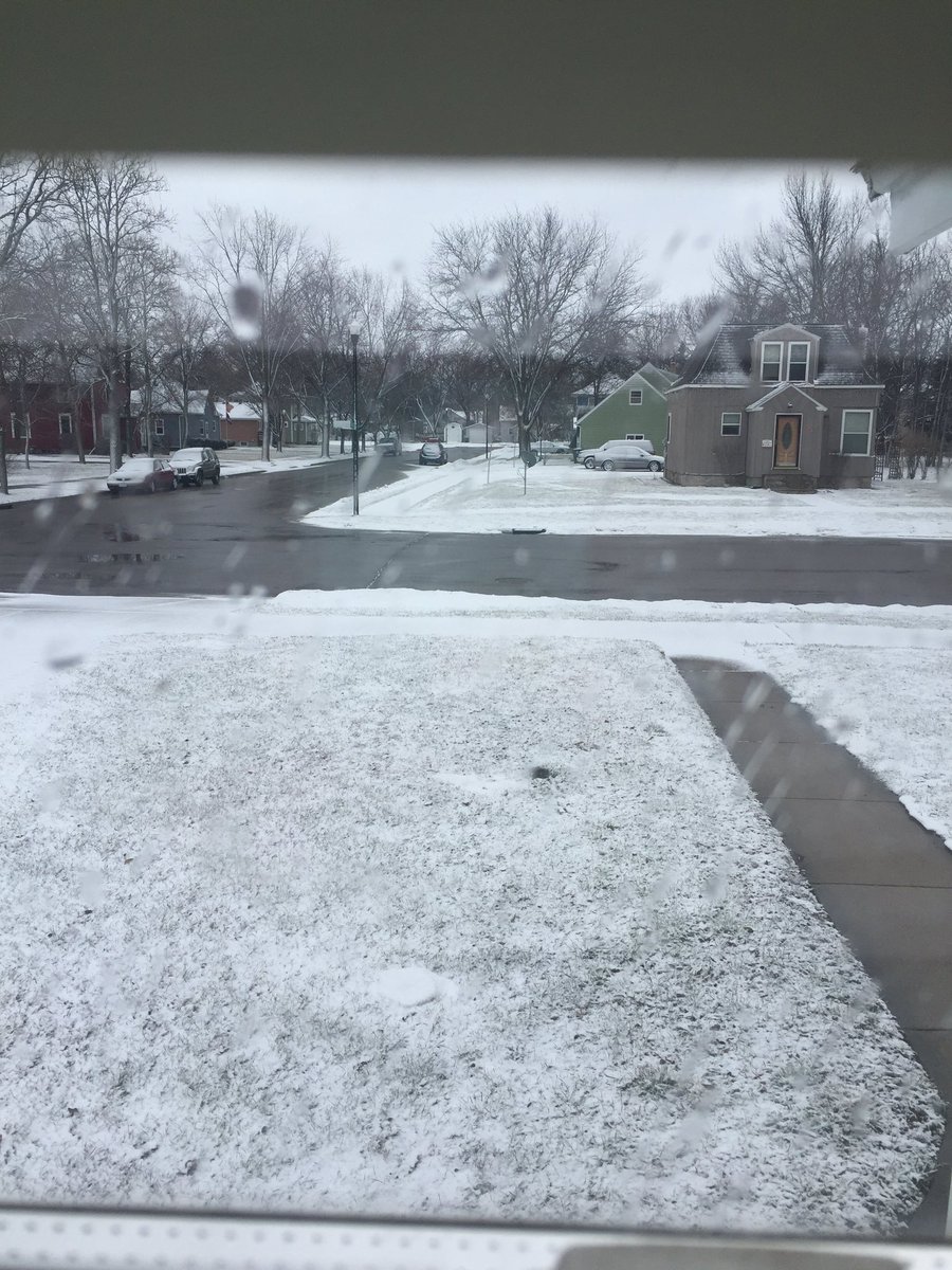 julie_malady's tweet photo. It's not brownish-green in Marshall, MN. 😫 @CodyMatzFox9 https://t.co/NEr3itvnmi