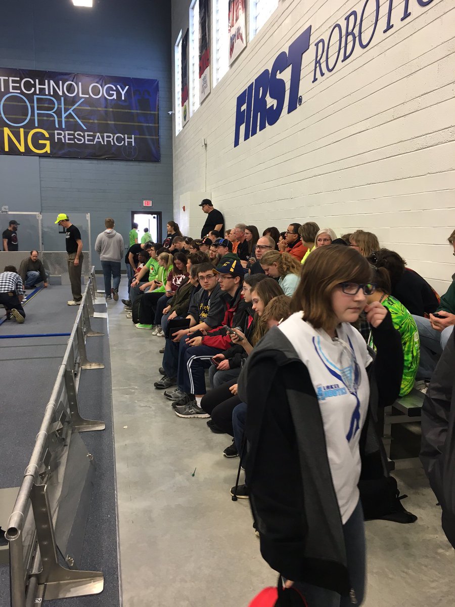 mutts1506's tweet photo. All the teams are @ the #FirstCommunityCenter getting ready to start the Week 0 Competition! 🤖 #omgrobots #frc https://t.co/0YJNbCjs8e