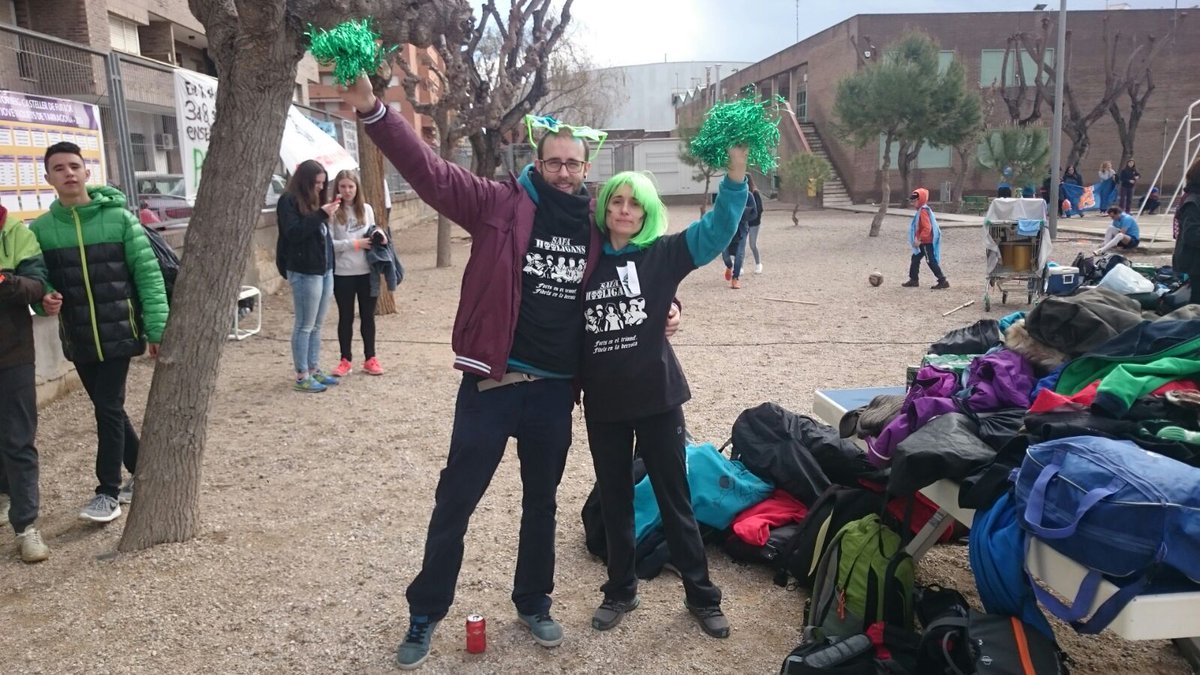 CastellersSAFA's tweet photo. Hem quedat 15ns!!Ueee!Enhorabona @cvg_cat pel premi a la millor afició! I als @Verds per guanyar el torneig! #XVTCF https://t.co/yevGTapyJY