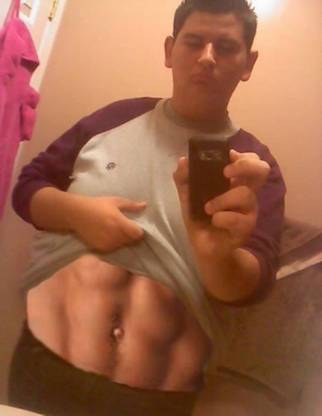 luis_bernardo05's tweet photo. 10 pessoas que não “manjam” nada de Photoshop kkkkkkkkkkkkkkk
#DomingoNoClubeSDV
https://t.co/6Rq1e9Ustq https://t.co/3Nuee1MQTz