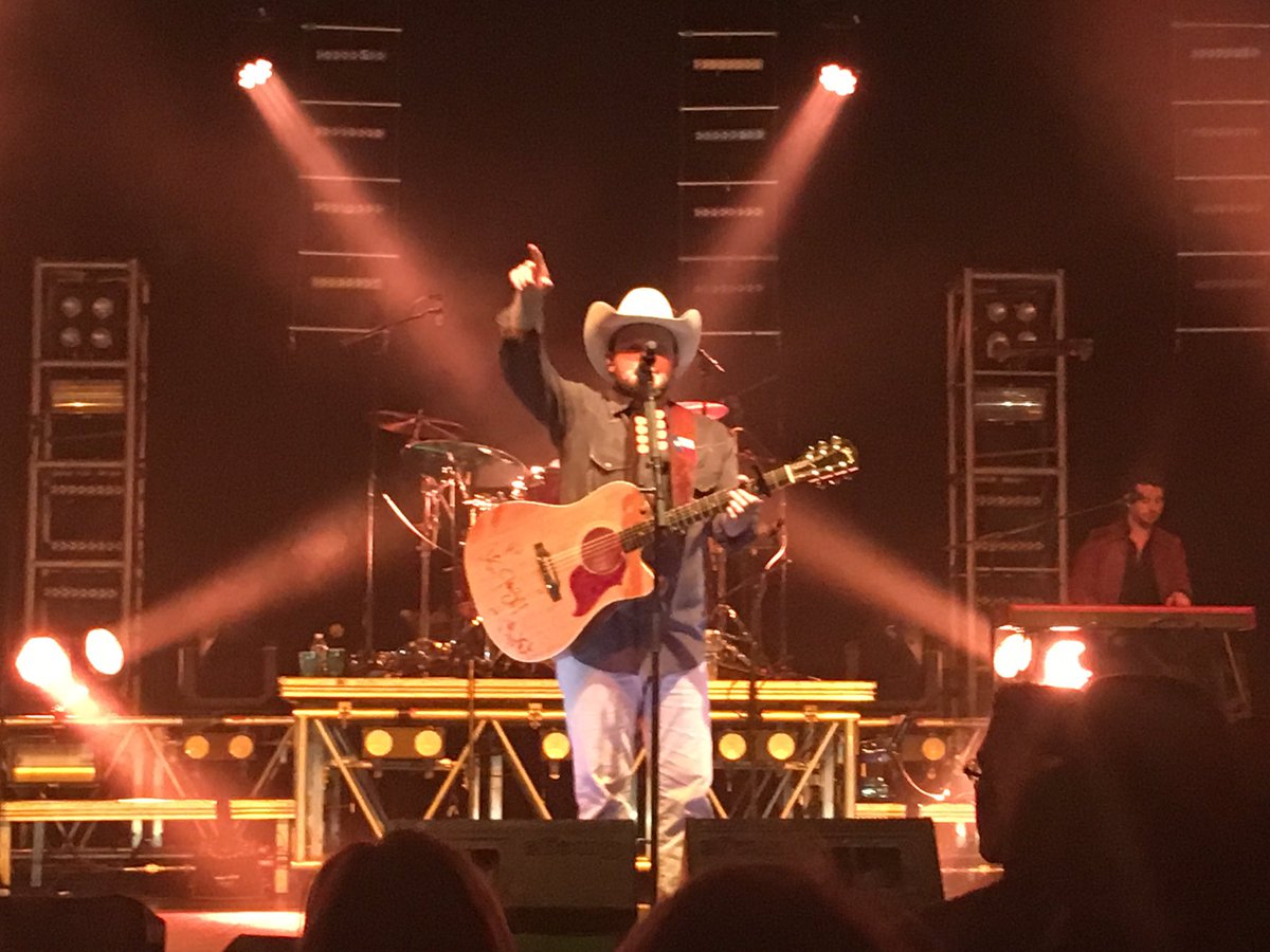 dial_shannon's tweet photo. Leaving his ❤️ on the stage last night @joshabbottband @RiverwindCasino https://t.co/Rkx2ioey6s