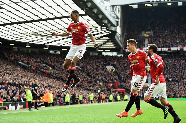 BBCSport's tweet photo. FT Man Utd 3-2 Arsenal

#MUFC deal #Arsenal a huge title blow.

Crazy game. https://t.co/bLFa3dkrDy #MUFCvAFC https://t.co/dpDG8mxFj1