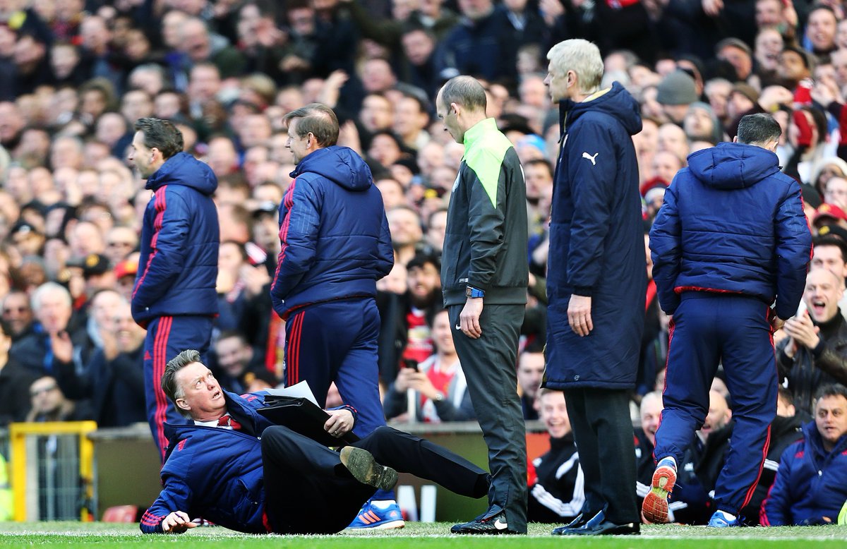 BBCSport's tweet photo. FT Man Utd 3-2 Arsenal

#MUFC deal #Arsenal a huge title blow.

Crazy game. https://t.co/bLFa3dkrDy #MUFCvAFC https://t.co/dpDG8mxFj1