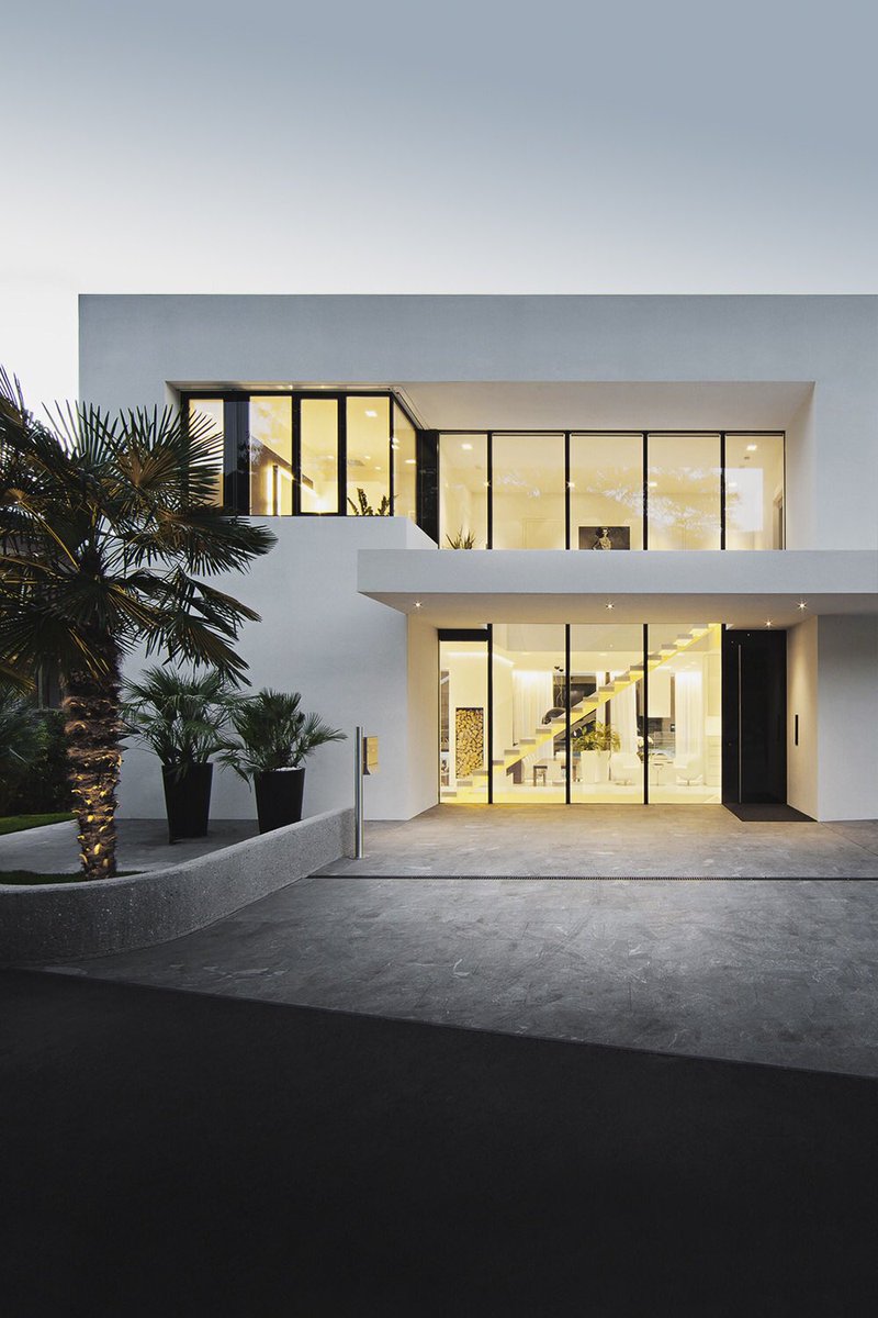 AcquireGarms's tweet photo. Need a house like this one day https://t.co/ZfQP4Mmx50