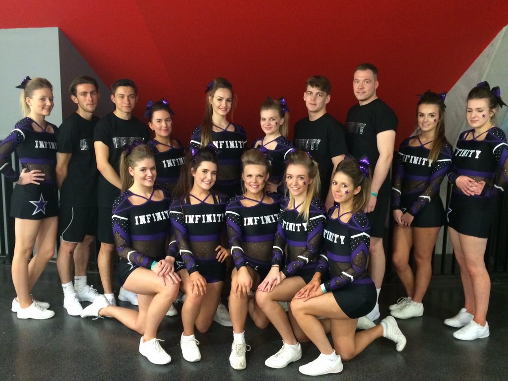 Infinity_Cheer's tweet image. Seniors getting ready for warm up #justbelieve @LegacyCheerUK #DreamBig