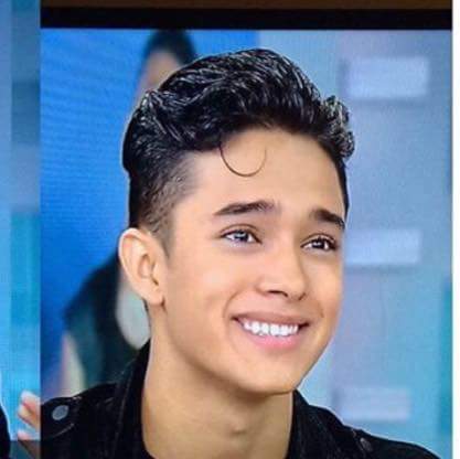 CNCOFanPage's tweet photo. @itsjoelpimentel I love you soo much. Mexican Pride 💖❤ 
Enjoy your day babeee 😘 You're Going places💜 #keephustlin https://t.co/Jq8fVgsOjx