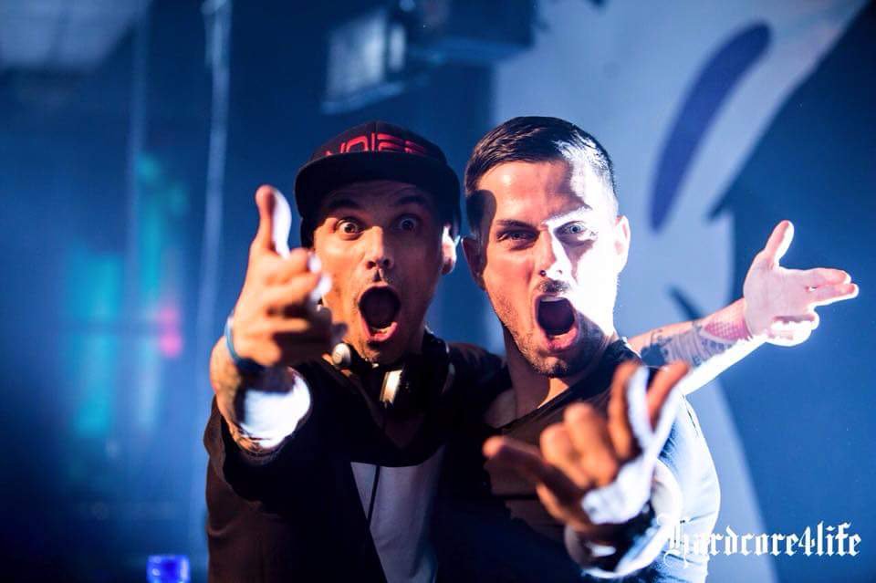 NoizeRecords's tweet photo. @noize_bangerz raised the roof at #H4L last night ! @b2s #NoizeBangerz #HardcoreInside #HC4L 🙌👊 https://t.co/FFNdPzsQJU