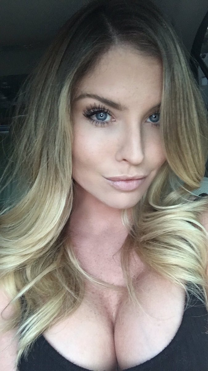 MissCarlyLauren's tweet photo. 😏 https://t.co/ai121cQyoT