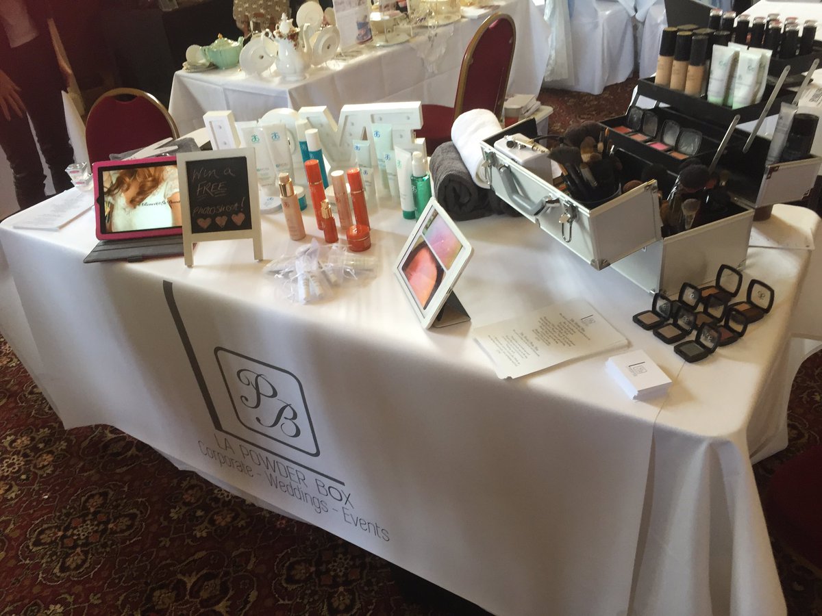 lapowderbox's tweet photo. #amazing #day at #hinchingbrookehouse #weddingfair #weddings #nails #makeup #skin #hair #love #lapowderbox ❤️💅🏼💄 https://t.co/nlOirraAuP