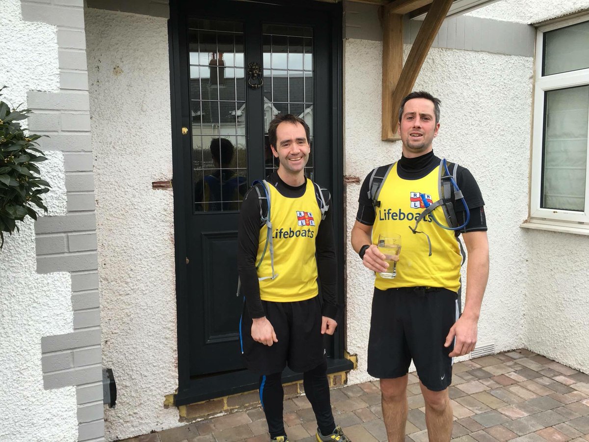 dan_builds13's tweet photo. 19 miler done around porthcawl! @eddieizzard I think I tripped over one of your old sandwiches in Newton dunes! https://t.co/QrN9HMvHqg