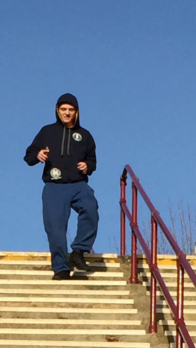 carlinn's tweet photo. @carlin_ryan @Harry_Carlin52 cracking sunny day for #wishawstairs https://t.co/QYWcmlRthe