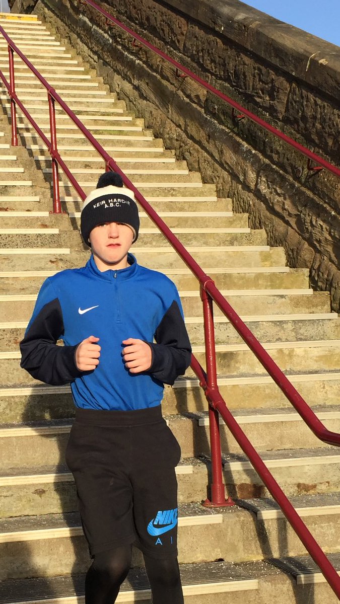 carlinn's tweet photo. @carlin_ryan @Harry_Carlin52 cracking sunny day for #wishawstairs https://t.co/QYWcmlRthe