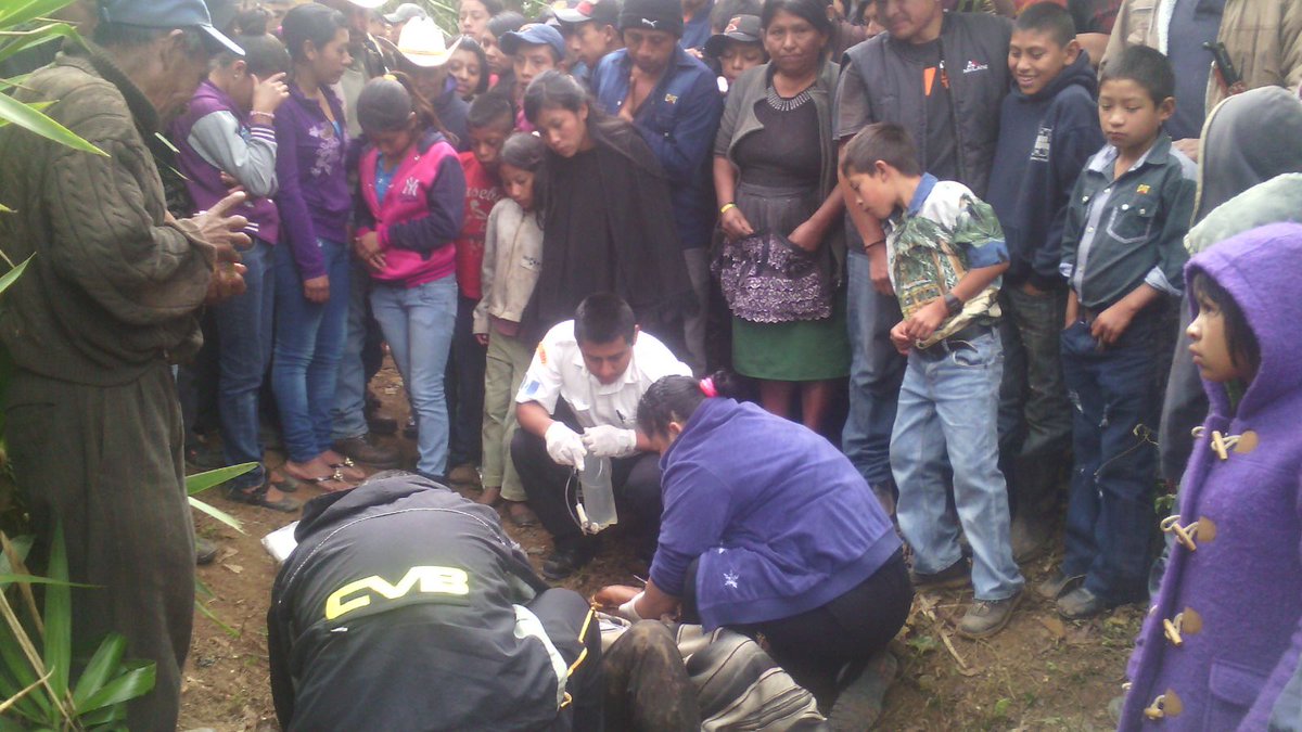 NOTICIAS_JALAPA's tweet photo. #Jalapa: En la Aldea el Izote, #Bvoluntarios auxilian a hombre herido con arma blanca es llevado al HN https://t.co/vkjmbSF0v3