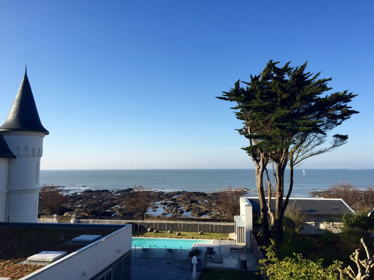 MichaelYoun's tweet photo. Qui a dit qu'il ne faisait jamais beau en Bretagne?
PS: cette photo n'a pas été prise le 15 août mais 28 février... https://t.co/QUI32DUdBm