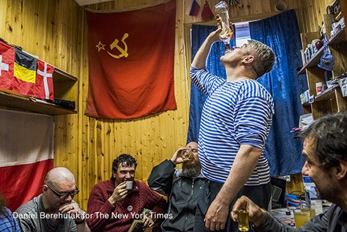 WorldPressPhoto's tweet photo. #PhotoOfTheDay: 'An Antarctic Advantage' by @berehulak https://t.co/xMoAEc76Y3 #Antarctica #AntarcticTreaty #samogon https://t.co/bCqFVIUVD5