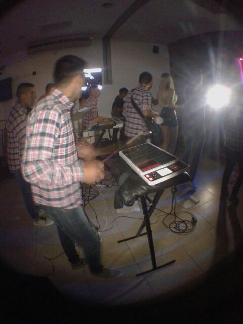ValeTodoOficial's tweet photo. 15 de Juli ! Muy lindo show ! #ValeTodoCumbia 🎵 https://t.co/00lNHnbqpM