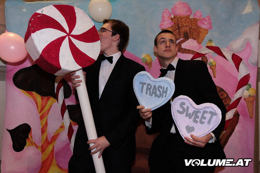 volume_magazine's tweet photo. #AmericanProm in #Candyland - TGM und Herbststraße - @palaisauersperg - FULL GALLERY: https://t.co/wi8efWhQup https://t.co/AS4A4Oabls
