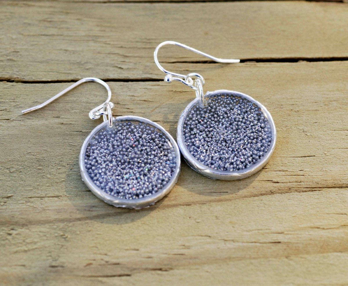 DanaNDesign's tweet photo. Beautiful open bezel resin dangle earrings.  DanaNDesign https://t.co/6TTB6MbLo1 #DanaNDesign #Handmade https://t.co/RkiT8hUlIu