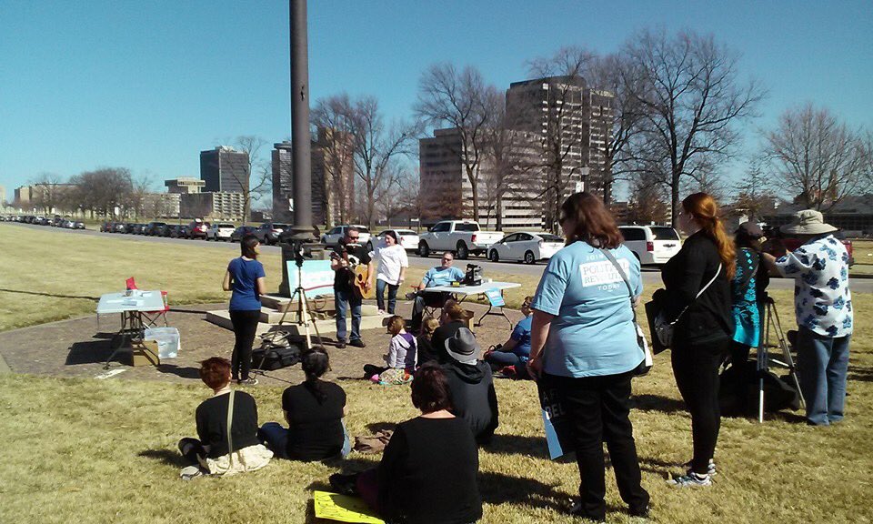 conniesoldanels's tweet photo. #marchforbernie2 KCMO https://t.co/B8KZ4cc5UP
