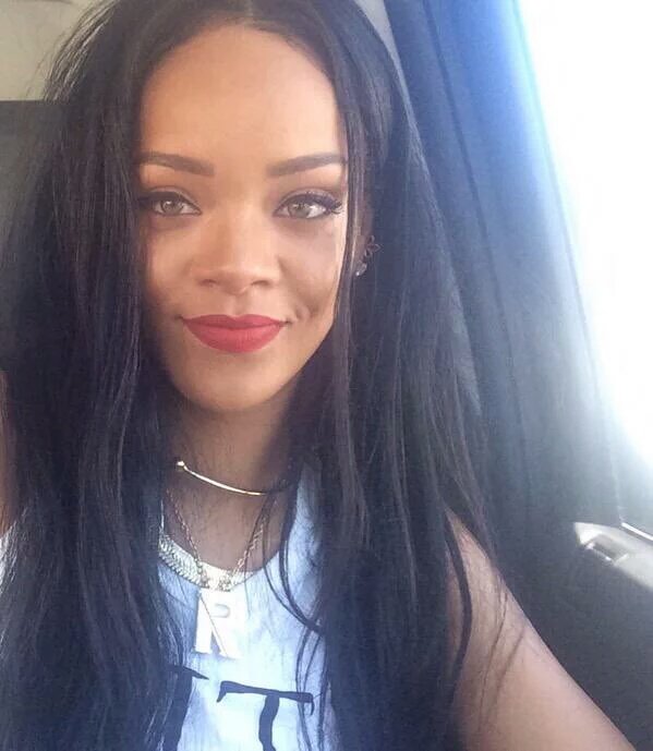 SELENA VS RIHANNA

RT: Selena Gomez

LIKE: Rihanna