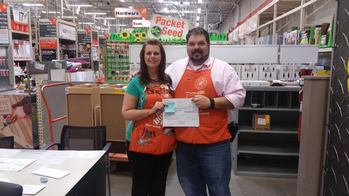 SuperSpecialT's tweet photo. Shelia with the first countertop of the day!
@crburlison @RoWilliams1 https://t.co/buPQMQQpAa