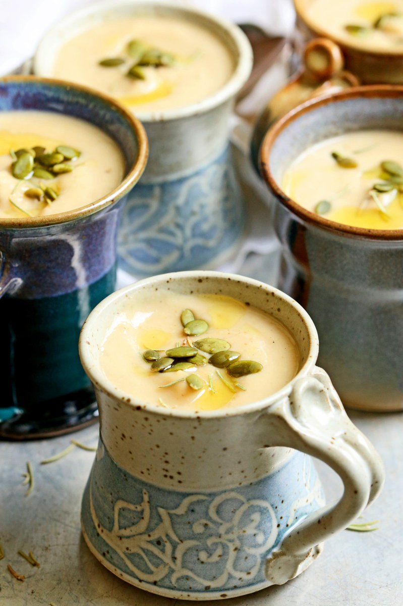 hungryveganyo's tweet photo. #vegan roasted garlic, parsnip &amp; whitebean #soup by @allison_day - Find the #recipe here: https://t.co/fYyJ9lazQA https://t.co/y0SHDSkUSF