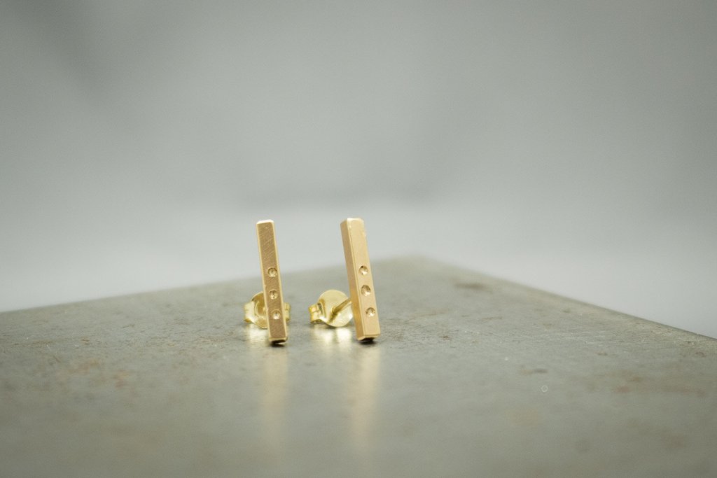 TheoryMinimal's tweet photo. DenisePattin: RT @VVelvet1: Solid 14k Gold Bar Earrings… https://t.co/2Ci2y31TuI #TheoryM, #TheoryMin #theorym.in https://t.co/0Tfo6bId0H